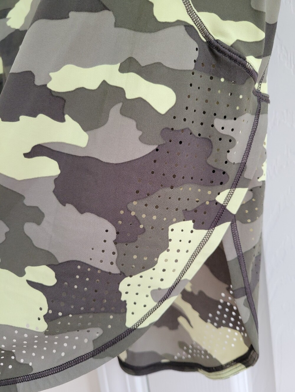 Lululemon 2PC UVP Camo Run Short Sleeve and Fast And Free Crop Leggings Size 6 - Picture 7 of 15